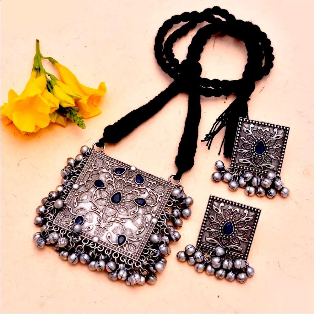 Women necklaces